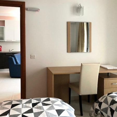 Saint Julian's Modern Stylish Apartment - 2 Bedroom & 2 Bathroom Apartment - Spinola Bay, St Julians מראה חיצוני תמונה