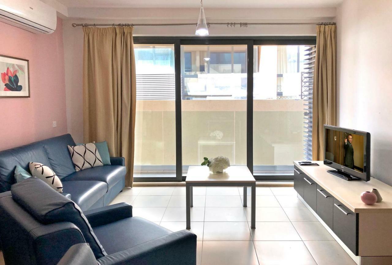 Saint Julian's Modern Stylish Apartment - 2 Bedroom & 2 Bathroom Apartment - Spinola Bay, St Julians מראה חיצוני תמונה